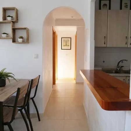 Comodo En Con Aire Acondicionado Y Aparcamiento, Cerca De La Playa - Es-373-57