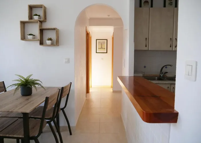 Comodo En Con Aire Acondicionado Y Aparcamiento, Cerca De La Playa - Es-373-57